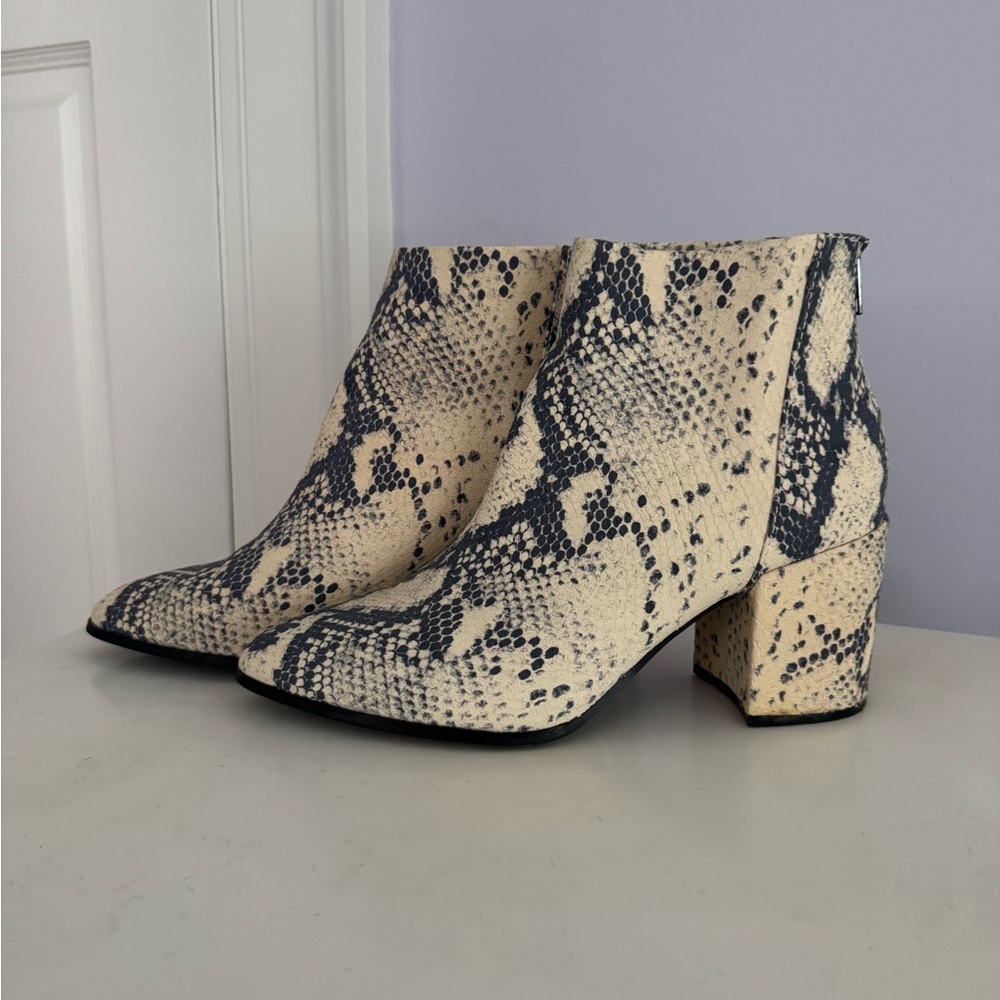Steve Madden Cream and Black Heeled Boots with Chunky Block Heel
